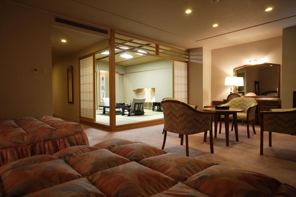 Hotel Kinugawa Onsen Sanraku à Nikkō Extérieur photo
