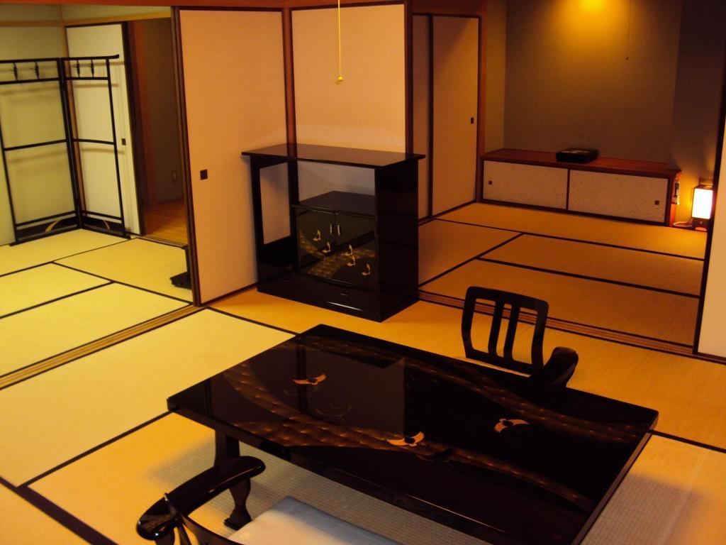 Hotel Kinugawa Onsen Sanraku à Nikkō Extérieur photo